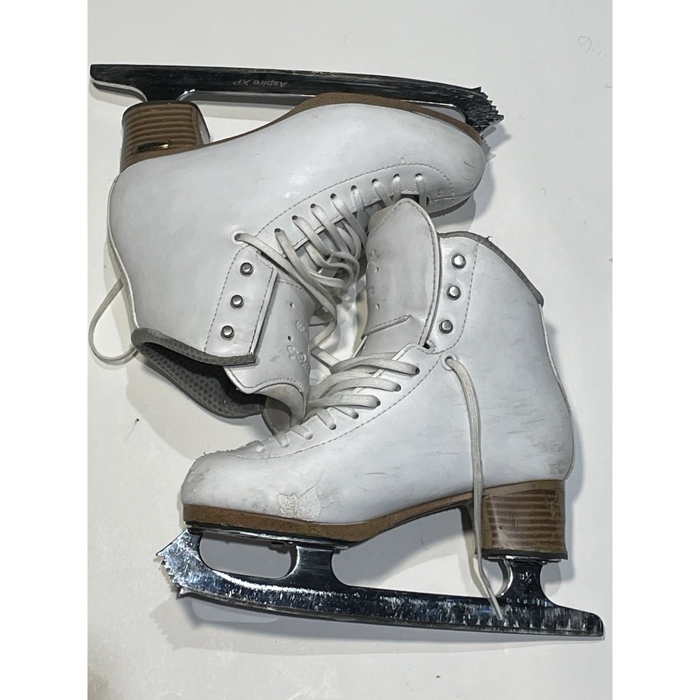 Jackson Freestyle Figure Skates with Aspire XP Blades - Size 3.5W Rough Cond